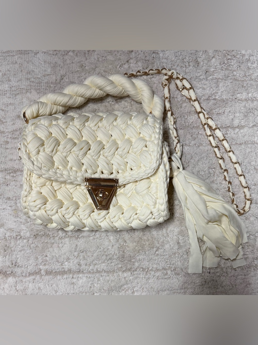 NWOT Chic cream woven crossbody bag with gold-tone hardware!